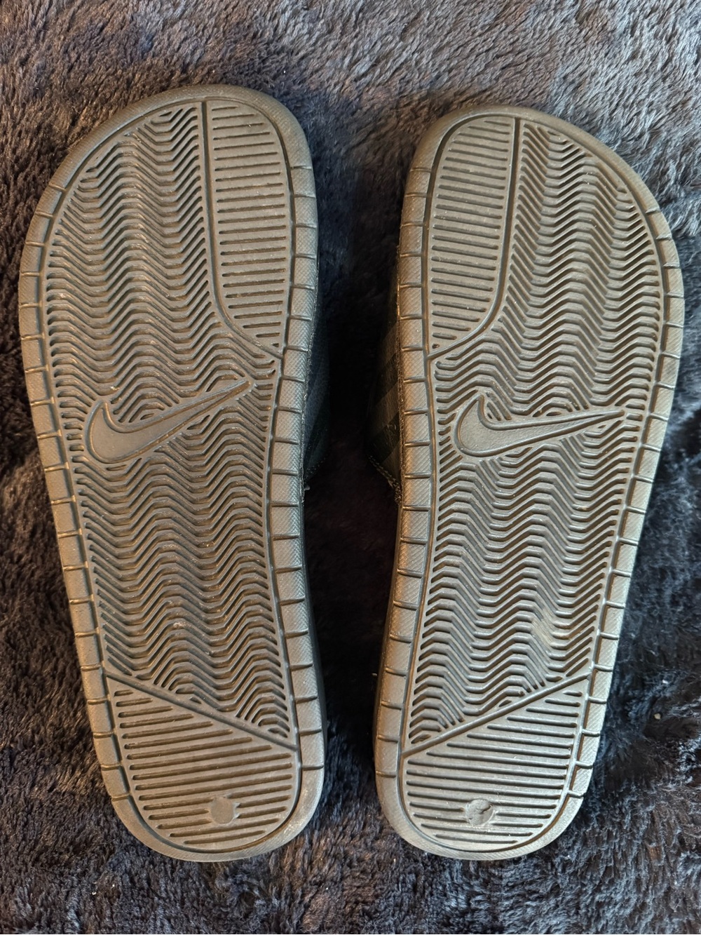 2 pair of Nike Black Slides Women’s 11 - Picture 3 of 12
